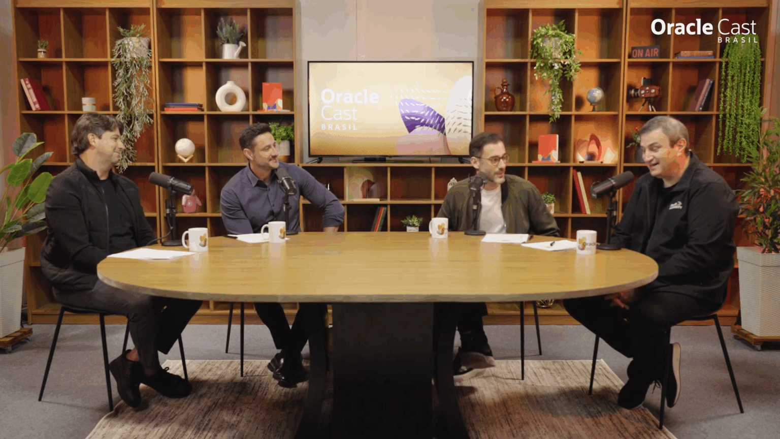 Participantes do Oracle Cast Brasil gravando no Avallone Studio